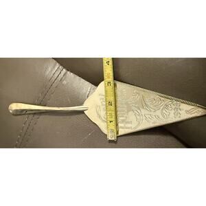 VTG WM. ROGERS AND SON SILVER PLATED PIE/CAKE SERVER W/"HAPPY HOLYDAYS"ENGRAVING